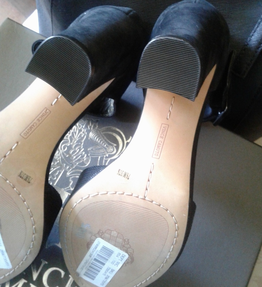 VINCE CAMUTO - Picture 4 of 6